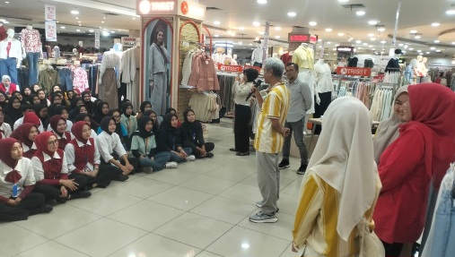 Bukan Sekadar Fasilitas, 300 Karyawan Mall Asia Plaza Tasikmalaya Belajar Bahasa Isyarat